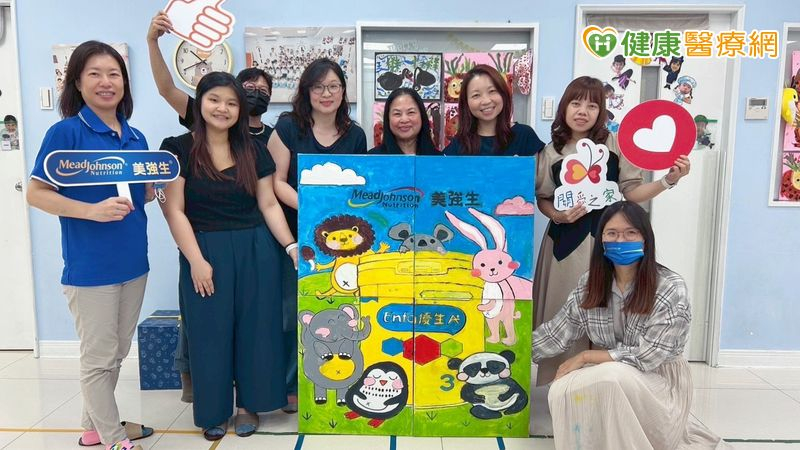 母嬰營養品品牌與台灣關愛基金會創辦人楊婕妤攜手出席「因愛而生，暖心培育」公益計畫，透過實際行動傳遞關愛，期盼將愛的力量延續並擴展至社會每個角落。