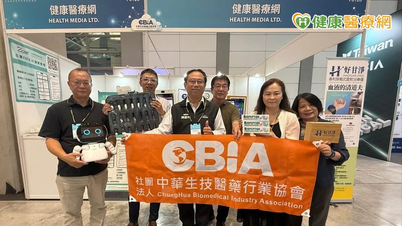 陳建州理事長帶領輔人科技、日康科技、常鑫科技、麗富生技與慈音生技供應鏈會員，參加國際醫療暨健康照護展。