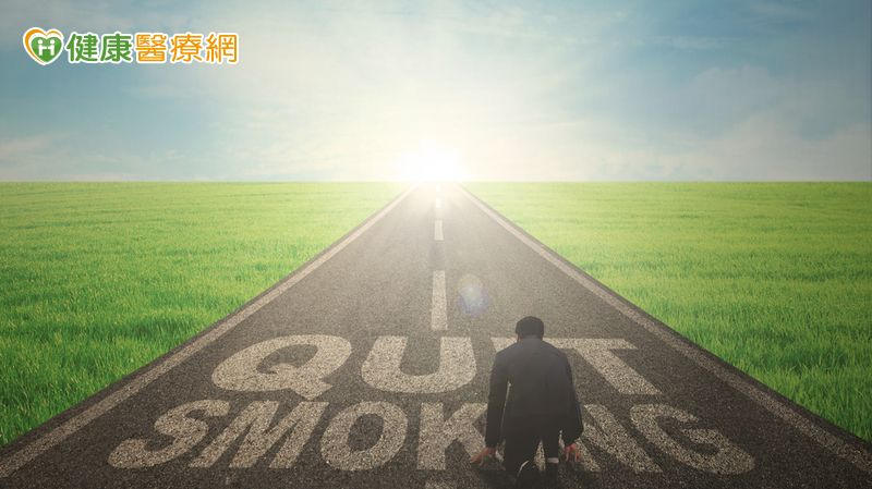 青少年戒菸時可能經歷身體不適與心理焦慮，家人的理解與鼓勵格外重要。