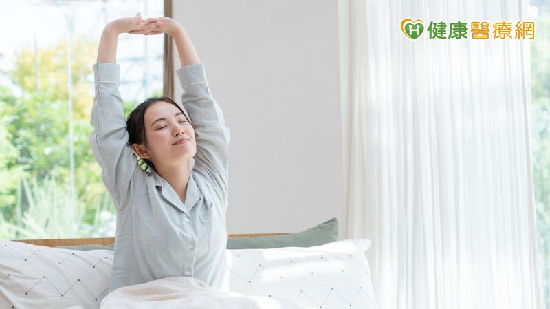 鄭淳予醫師表示，如果發現最近早上特別渙散、難以清醒，不妨從「不再貪睡」開始練習，為自己準備一場高品質的睡眠。
