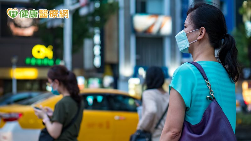 NB.1.8.1變異株有傳染力提升、免疫逃逸能力強等特性，雖然整體致病力相對較低，但對嬰幼兒、免疫力較弱或有慢性病史的族群仍具威脅。