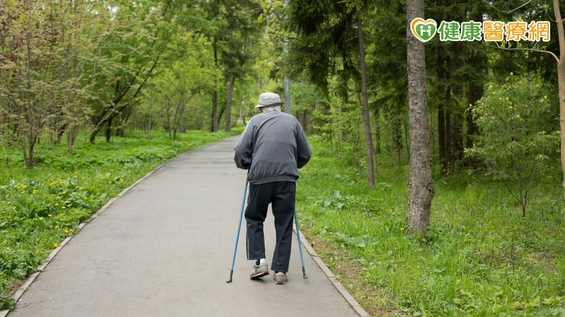 加強反搏治療雖然目前必須自費，但低風險、非侵入的特性，適合高齡或多重共病病人。