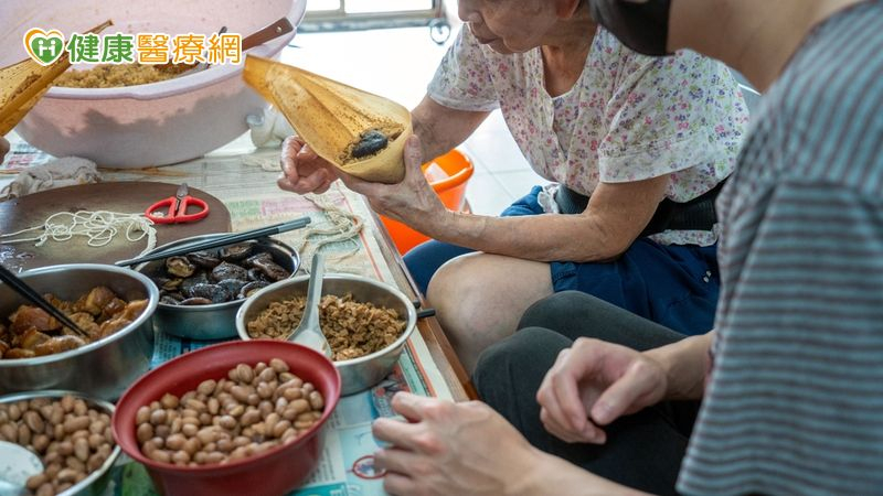 端午節常見的粽子配料，如香菇、滷花生、蝦米等，雖美味卻多屬於高嘌呤食材。
