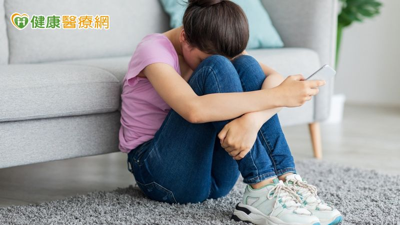 網路霸凌對生活、憂鬱情緒影響甚大，在自傷或自殺企圖上，曾被霸凌者高於沒被霸凌者的近5倍。 