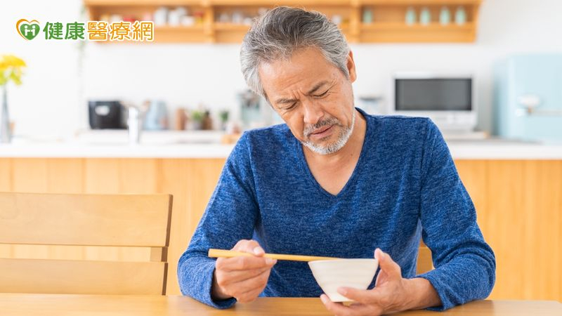 建議癌友每日攝取足量多色彩的蔬果，有助於均衡攝取多元的營養素。