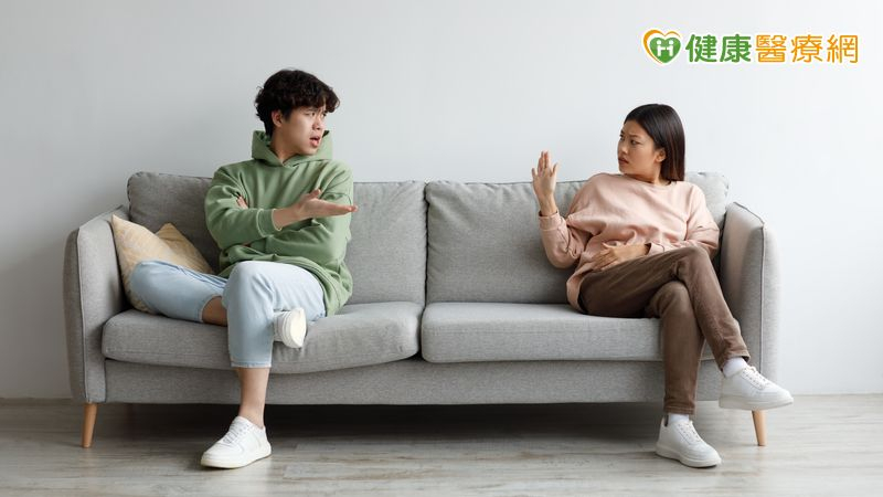 無意識的舉動經常在暗中影響自己與他人的關係，選擇停下來反思自己平常的行為模式，等同於「重新奪回控制權」。