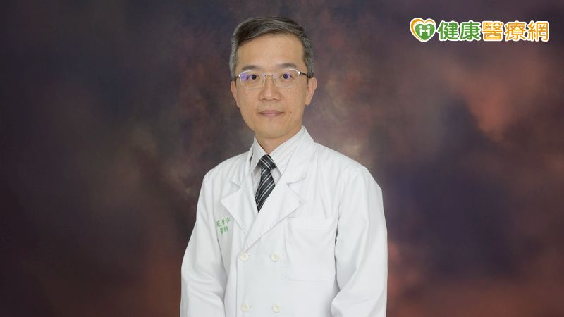 臺大醫院胃腸肝膽科蘇東弘醫師提醒民眾，B肝是慢性病，停用抗病毒藥物不代表痊癒，一定要密集回診追蹤B型肝炎。