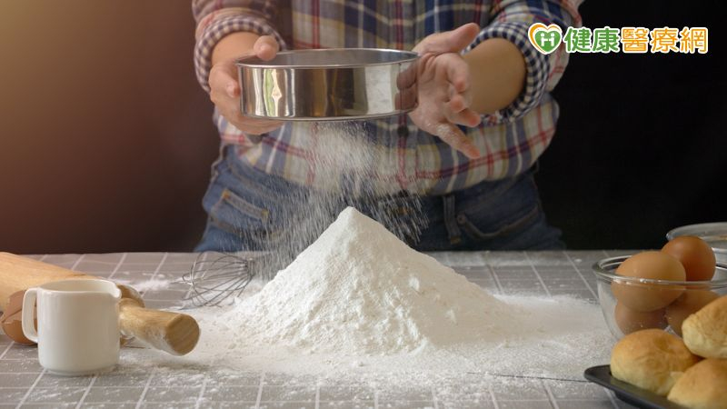 市售的白麵粉，幾乎都去除了富含營養的麩皮和胚芽，只留下70% 的澱粉和部分蛋白質，這些蛋白質決定了麵粉的「筋性」。