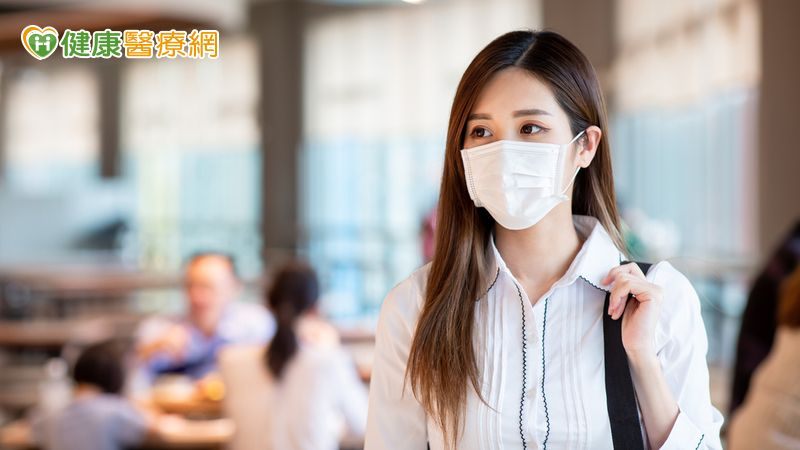 民眾可善用健保快易通APP查詢鄰近社區藥局庫存資訊，避免重複囤貨或購買來路不明的產品。