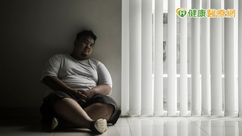 坊間不少追求速效的減重方式，往往倚賴促進身體脫水，或製造短期壓力使腎上腺素分泌導致暫時脂肪下滑，並非健康長久的減重方法。