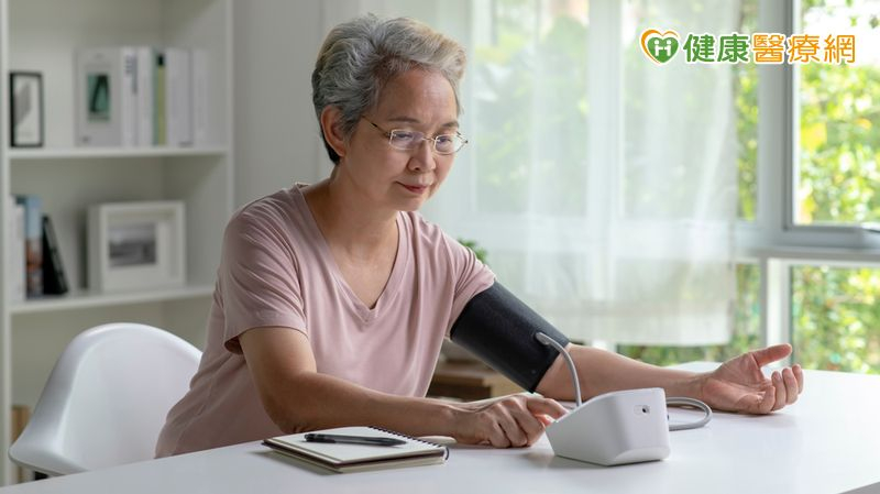 已診斷有三高等慢性病的民眾，亦鼓勵定期進行健康檢查，以及早發現心血管疾病、腦血管疾病等重大疾病的早期徵兆，通過及時介入，有效降低疾病的發生風險。