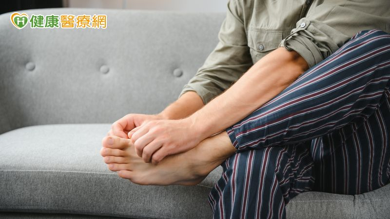 要防止足部受到黴菌感染，脫離「菌男黴女」的行列，可以從製造不利於黴菌生長的環境做起。