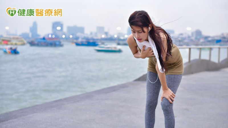 肺動脈高壓病人在進行心肺功能運動測試，經過醫療團隊完整的評估後，可進行走路、騎腳踏車、游泳等運動以保持心肺功能。