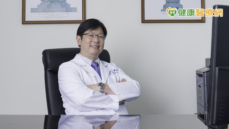 柯宏彥醫師表示，過往面對相同適應症時未有健保給付，常讓患者面臨不小的經濟壓力，所幸合金人工血管日前已納入健保，提供有相關需求的患者多元選擇。