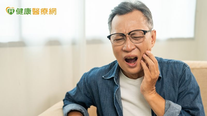 「再忙，都要記得定期洗牙、牙齒健檢！」