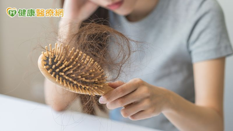 不論是哪種類型的掉髮，建議盡早前往合格中醫診所進行體質與病因評估，針對個人狀況調配中藥及搭配針灸，避免誤信偏方而延誤治療時機。