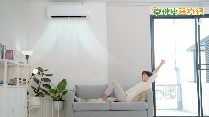 冷中暑主要是由於身體在環境溫差的改變下，身體沒有成功達到排汗、散熱，長期累積下來，人就會容易感到比較疲累，並覺得頭暈虛弱或出現食慾不振等症狀