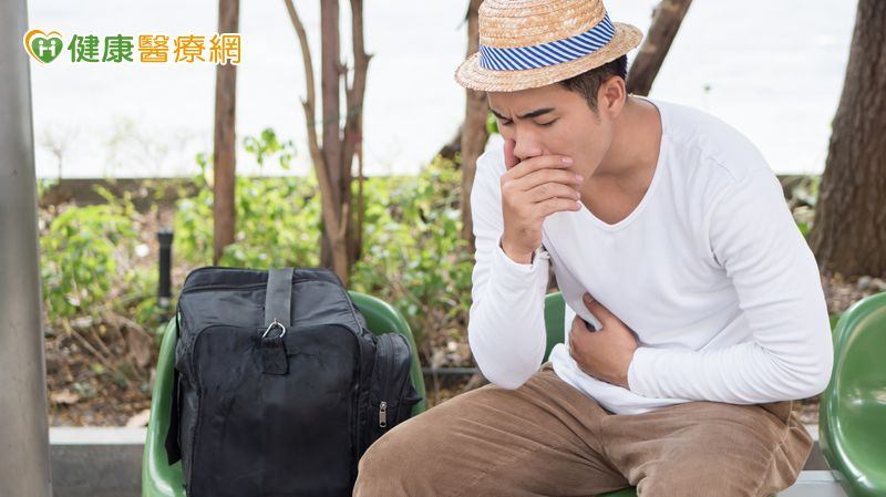 雲林長庚醫院胃腸肝膽科卓韋儒醫師分享，旅遊時常見的腸胃問題多數都可預防，謹慎選擇飲食、腸胃疾病患者提前備藥，就有機會降低旅途中腸胃不適的風險。