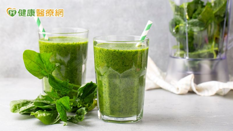 綠拿鐵近年成為夏季熱門飲品，不少人認為它有助於減重。然而，是否能有效變瘦，取決於內容成分與飲用方式。