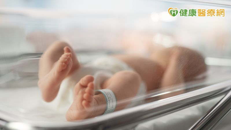 疾管署公布國內新增1例新生兒因感染腸病毒後，多重症併發導致死亡的病例。