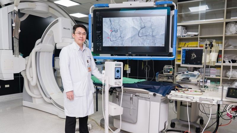 長安醫院心臟內科盧炯睿醫師表示，IVL血管內震波碎石術為處理血管鈣化病灶，提供更安全且有效的治療選擇。 （記者徐義雄攝／中華新聞雲）