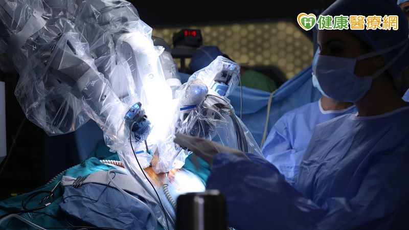 目前達文西手術已成為泌尿科的重要術式，加上健保給付，讓一般人接觸這項高科技的手術方式不再遙不可及，如有需要，可以到各大醫療院所諮詢和評估。