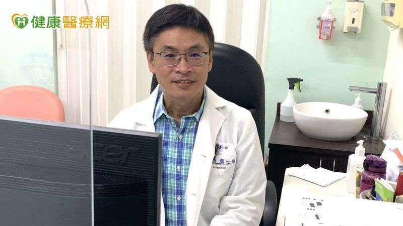 嘉南療養院神經內科醫師顏世卿提醒，預防骨質疏鬆要及早開始。（中華新聞雲記者黃文記攝）