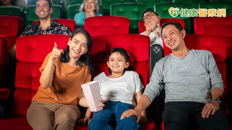 動畫電影《鬼滅之刃 無限城篇》約2小時35分鐘的超長片長，讓許多影迷擔心看到一半尿急想上廁所，日本網友間瘋傳「吃麻糬止尿」，甚至傳到台灣也有不少人表示「親測有效」。