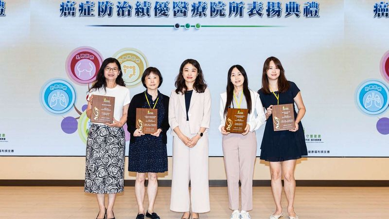 部桃榮獲113年「國民健康署癌症防治績優醫療院所——子宮頸癌生命搶救王」全國區域醫院第一名殊榮。圖：部桃提供