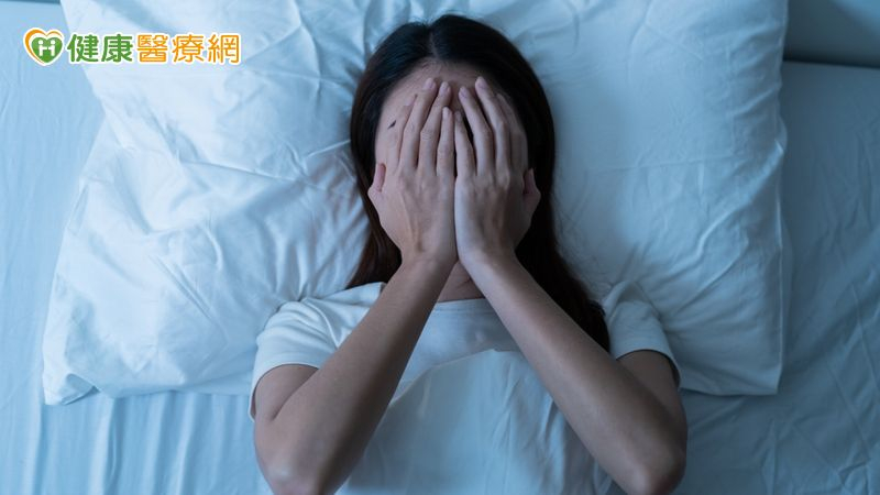 「鬼壓床」的情況，是在進入熟睡開始作夢時，身體來到「快速動眼期」，亦即眼球快速移動、但身體隨意肌開始靜止。