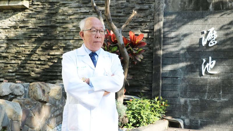 聯新國際醫院院長許詩典提醒做好健康規劃，才能在意外來臨時，爭取黃金治療時間。