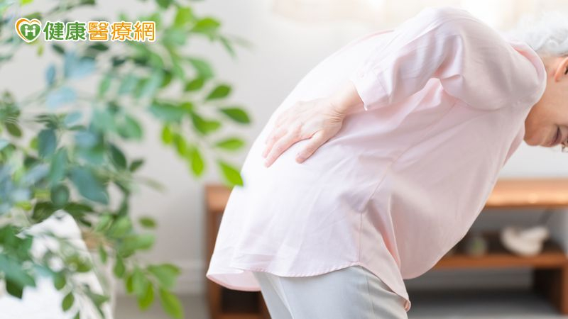 骨頭顧得好 老翁也能當鏟子超人!顧不好 長期背痛還骨折!專家教顧骨本三要訣 7a847070bf74a7fb057210ea0cc3dcda l