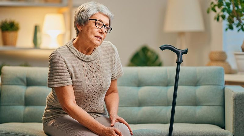 精準深部腦刺激晶片植入術，幫助巴友回歸日常生活。