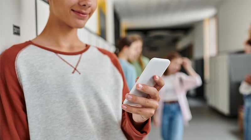 海豚式教養：高科技時代養出獨立健康孩子。