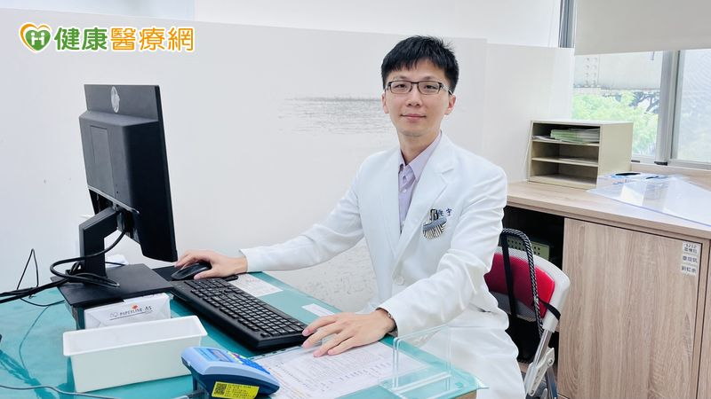 陳俊宇醫師指出，巴金森氏症是台灣高齡族群常見的神經退化性疾病之一，好發於50至60歲以上長者，男性高於女性。