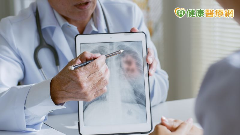 「肺部有陰影」不等於肺腺癌?手術怎麼評估?醫教治療與追蹤重點 654736d75b1ba073c4be16c4465d66cf l
