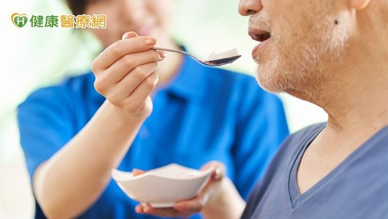 長輩吃得慢、易嗆到小心!延緩退化「這樣顧營養」 8472dff5d7bee3bd888fc9edc8d13e0f l