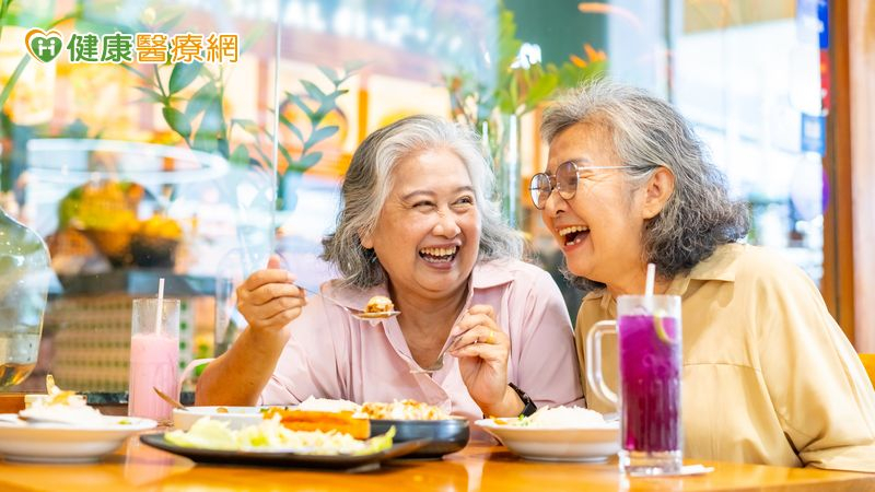 吃錯當心老得快！瑞典研究：長期吃「促發炎飲食」　慢性病累積速度增