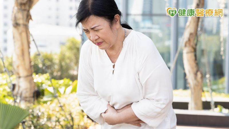 59歲女反覆腹痛竟是「肝內結石」作祟!醫:合併3症狀千萬別再拖 d8764c8a130bc3c36571abd673b34d65 l