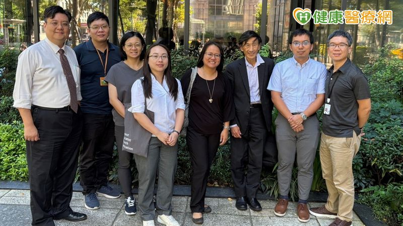 前武田疫苗副總裁蔡德華博士（右3）與優億公司執行長梁碧惠博士（右4）及團隊交流，共議疫苗與佐劑平台全台佈局，展現台灣醫療創新的國際競爭力。