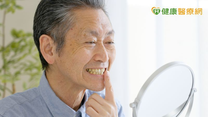 海外台商因牙周病失去自信 返台一日全口重建重獲笑容 3447eb65cd5d3cdd07e29be2b50e82ae l