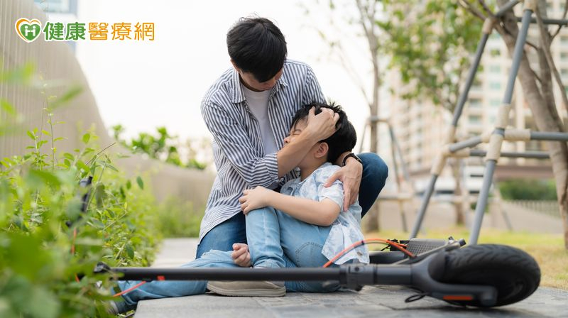 頭撞傷一定要照CT嗎?了解成人、兒童評估準則 防不必要輻射暴露 5541c595c4488e5ee696aee4385e498e l