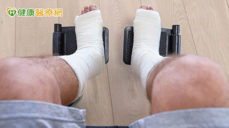 單親父遇車禍險截肢!新療法成功保住雙腿 659ed0e596137fb0e12b1c74dafde598 l