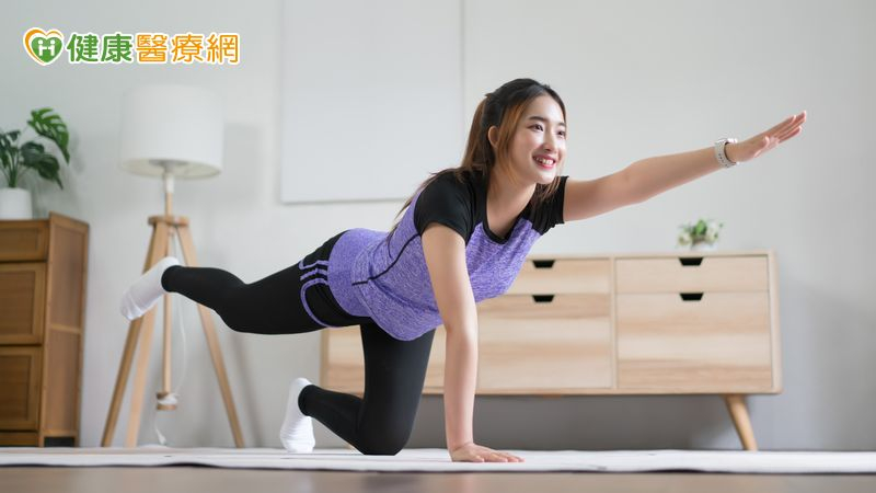 冬天一到腰痠背痛更明顯?不只是天氣作怪!醫教簡易運動在家也能護脊椎 715e46a9361ce590bb474d9b620ab781 l