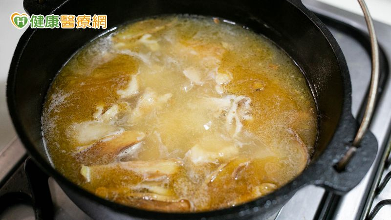 妙齡女「狂吃麻油、薑母」卻冒痘上火 中醫師提醒「補冬」先看體質 8192816e4ac9ba2dca59d7b5ad3e76e2 l