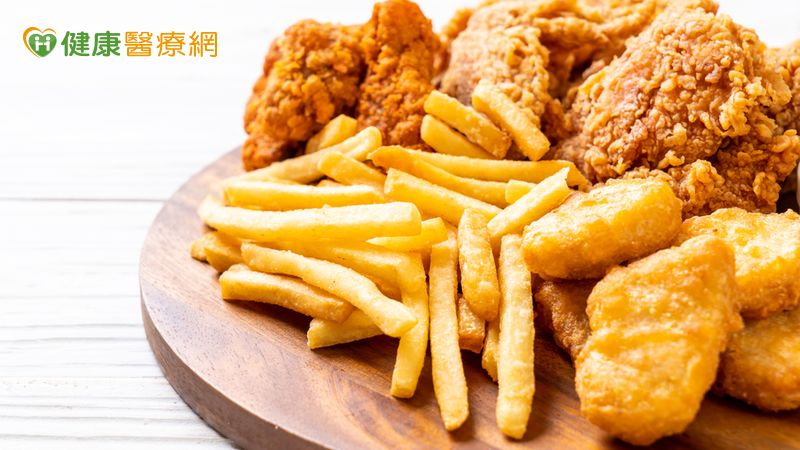 零食炸物「正餐化」！逾半學童周喝手搖飲　兒盟：台灣兒少肥胖率破三成