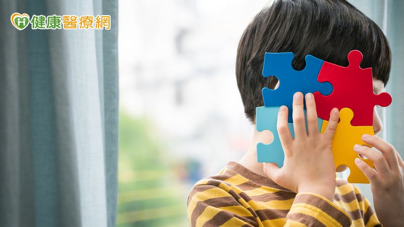 父母和教師常將亞斯伯格症候群（Asperger Syndrome，AS）的特質歸為‘個性’或‘氣質’，因而錯多了早期發現的機會。