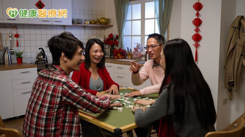 春節桌遊玩不停？「簡單伸展」與「休息」降低痠痛感