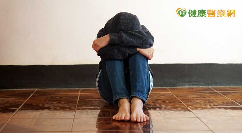 知名女星息影後陷「我是誰」迷失　醫分析情緒低潮與憂鬱症警訊