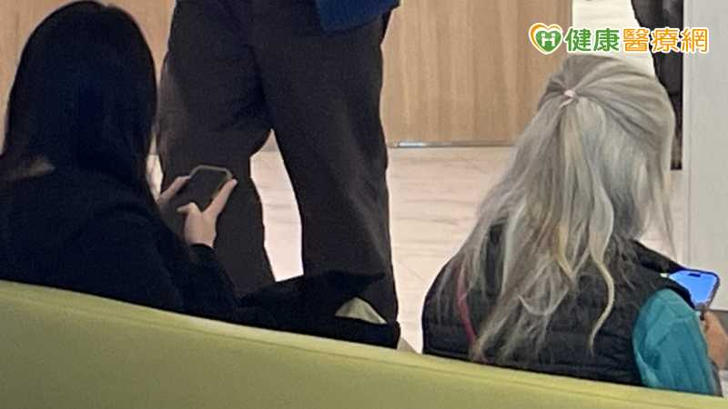 數位雙面刃2／長者上網防成癮也防詐　醫示警：越想掌控越失控